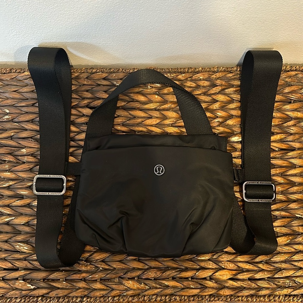 NWOT Lululemon Essential Mat Carrier